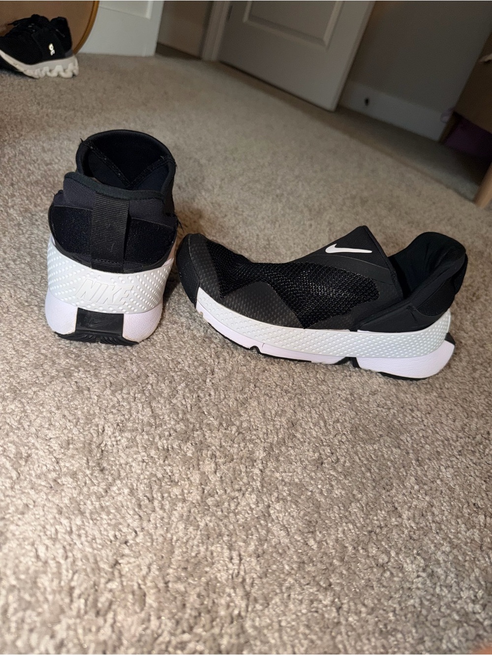 Nike Go FlyEase "Black/White" Women's Shoe